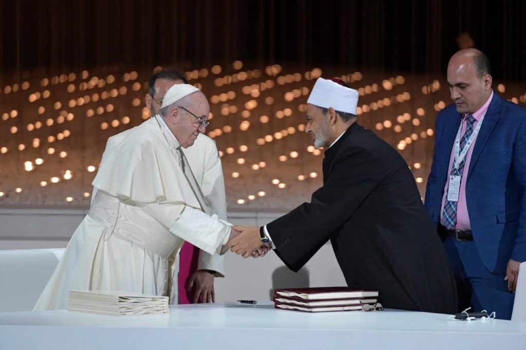 Katholieken en moslims staan stil bij overlijden van paus Franciscus en Fethullah Gülen