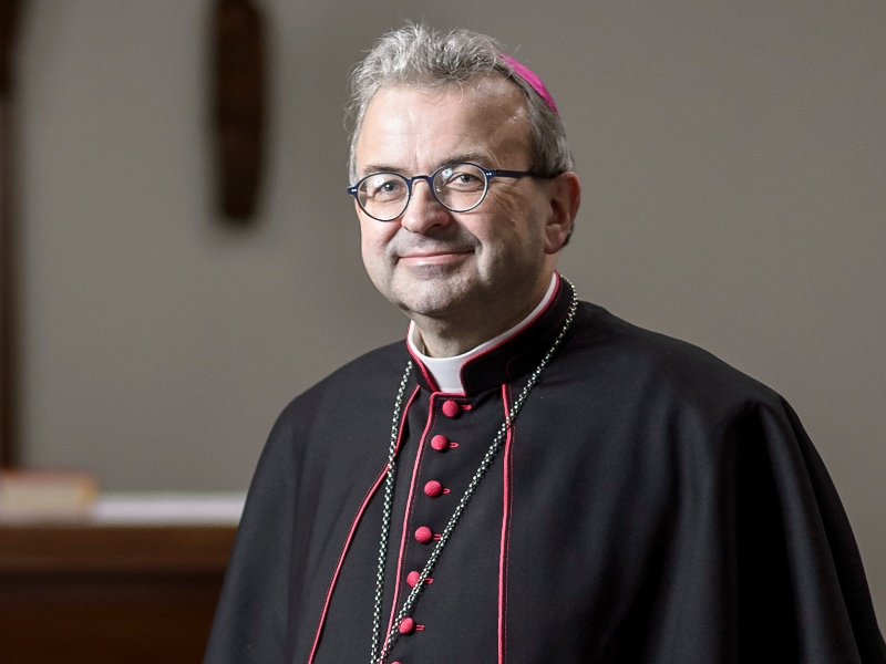 Paus Franciscus verleent Mgr. Harrie Smeets ontslag als bisschop van Roermond