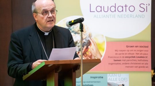 Bisschop Van den Hende over economie en zorg voor de schepping