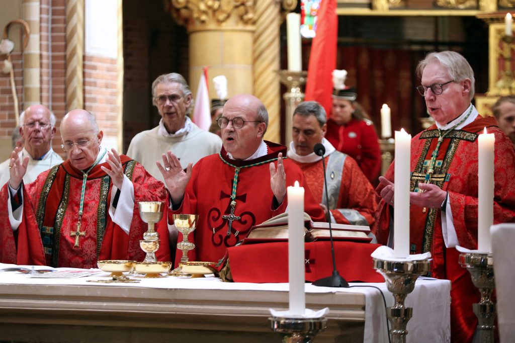 Viering pausmis zondag 28 juni in de Jacobus de Meerdere Kerk in Den Haag