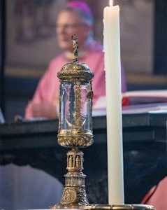 Afsluiting 750 jaar Amsterdam in de Nicolaaskathedraal: Testa-relieken krijgen vaste plaats