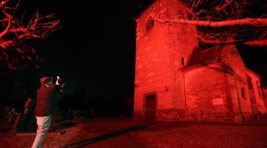Nederlandse kerken kleuren woensdag 19 november rood voor vrijheid om te geloven