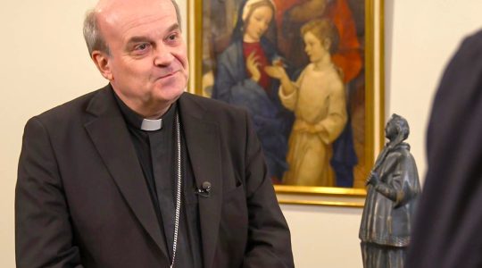 Terugkijktip: Geloofsgesprek bisschop Van den Hende over 70 jaar bisdom Rotterdam