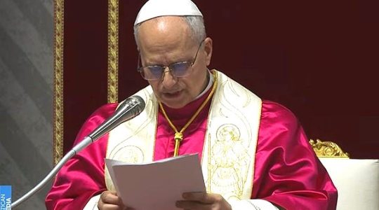 Paus Leo tijdens gebedswake op 11 april: ‘Gebed leert ons hoe te handelen’