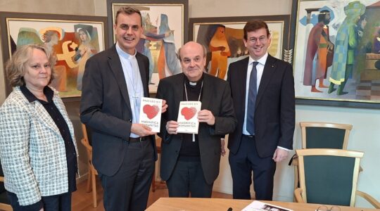 Gezamenlijke Nederlandse vertaling Magnifica Humanitas overhandigd aan Nederlandse en Vlaamse bisschoppen